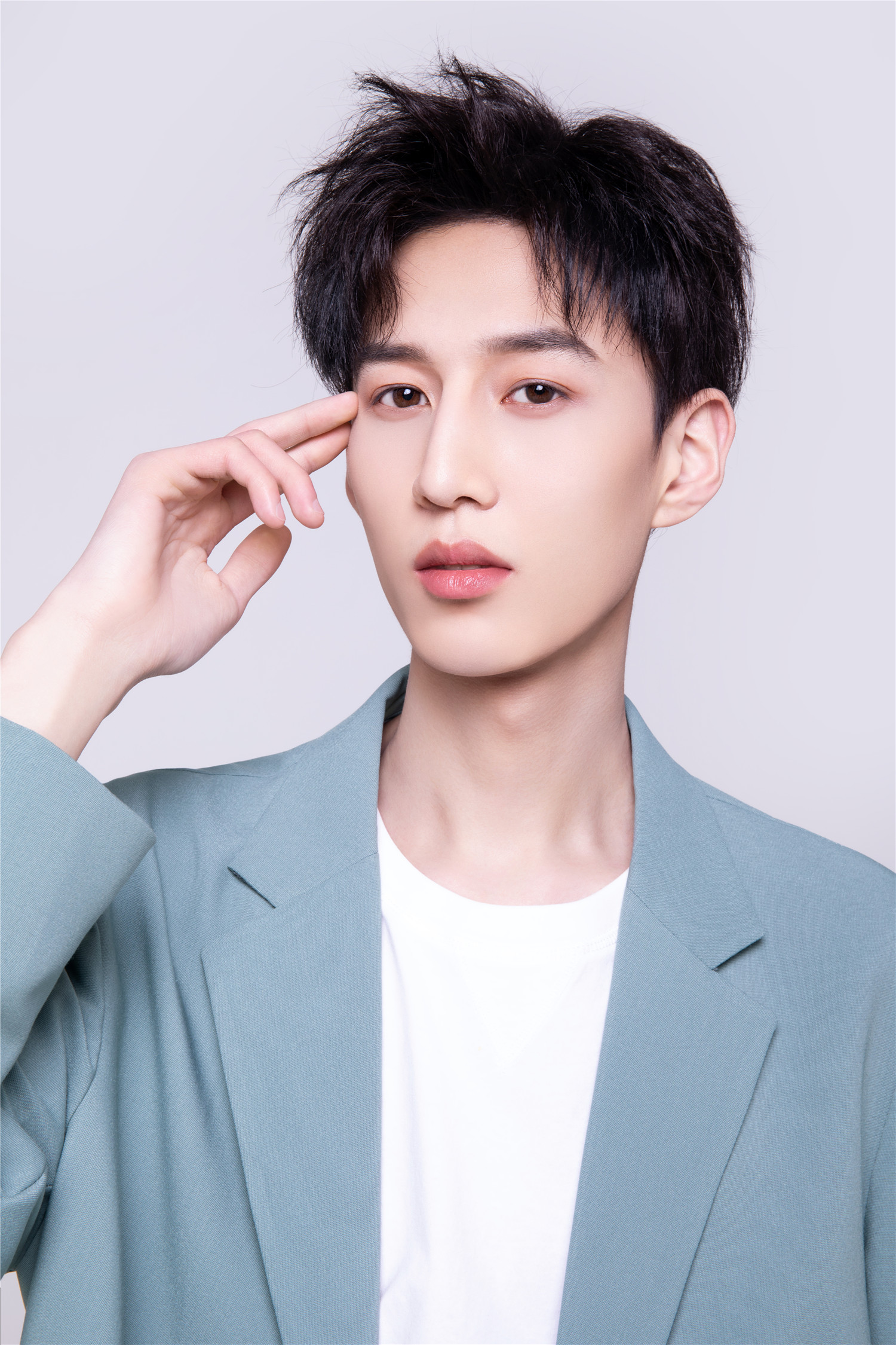  p>校长,原名张驰,中国内地男歌手,演员.