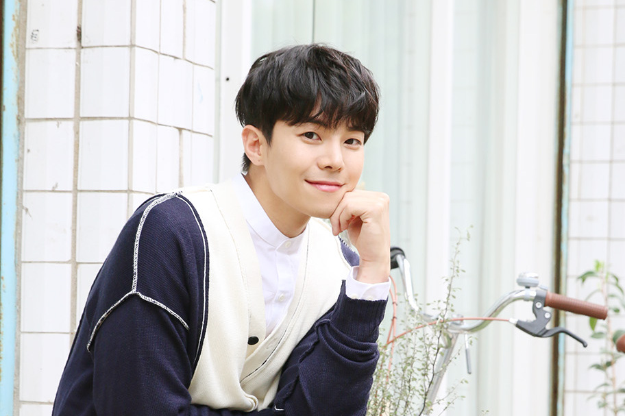  p>朴殷硕 i>(         , /i> b> i>