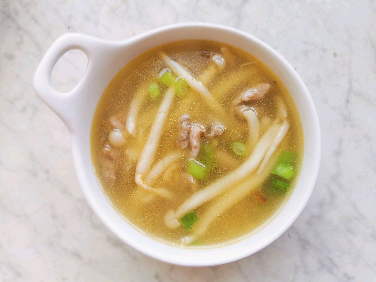 白玉菇豆芽瘦肉蛋汤