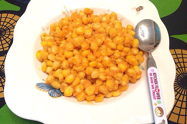  p data-id="gnwfde3ybe">咸蛋黄玉米是一道家常菜肴,制作原料主要有