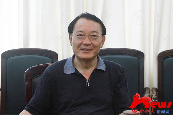  p data-id="gnwglvovv7">刘湘溶,男,1955年生,籍贯江西新干县,中共