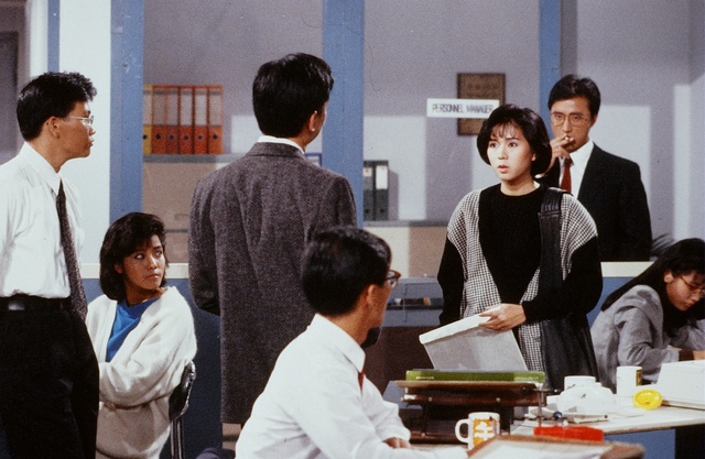 《飞跃霓虹灯》是1988年 a target="_blank" href="/item/香港电视