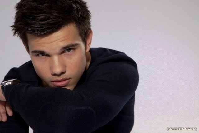  p>泰勒·洛特纳(taylor lautner),1992年2月11日出生于美国密歇根州