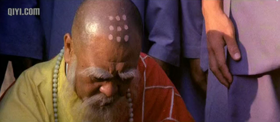 常被师父责骂,可是他聪明伶俐,且胆大惊人,传闻寺里藏经阁有鬼