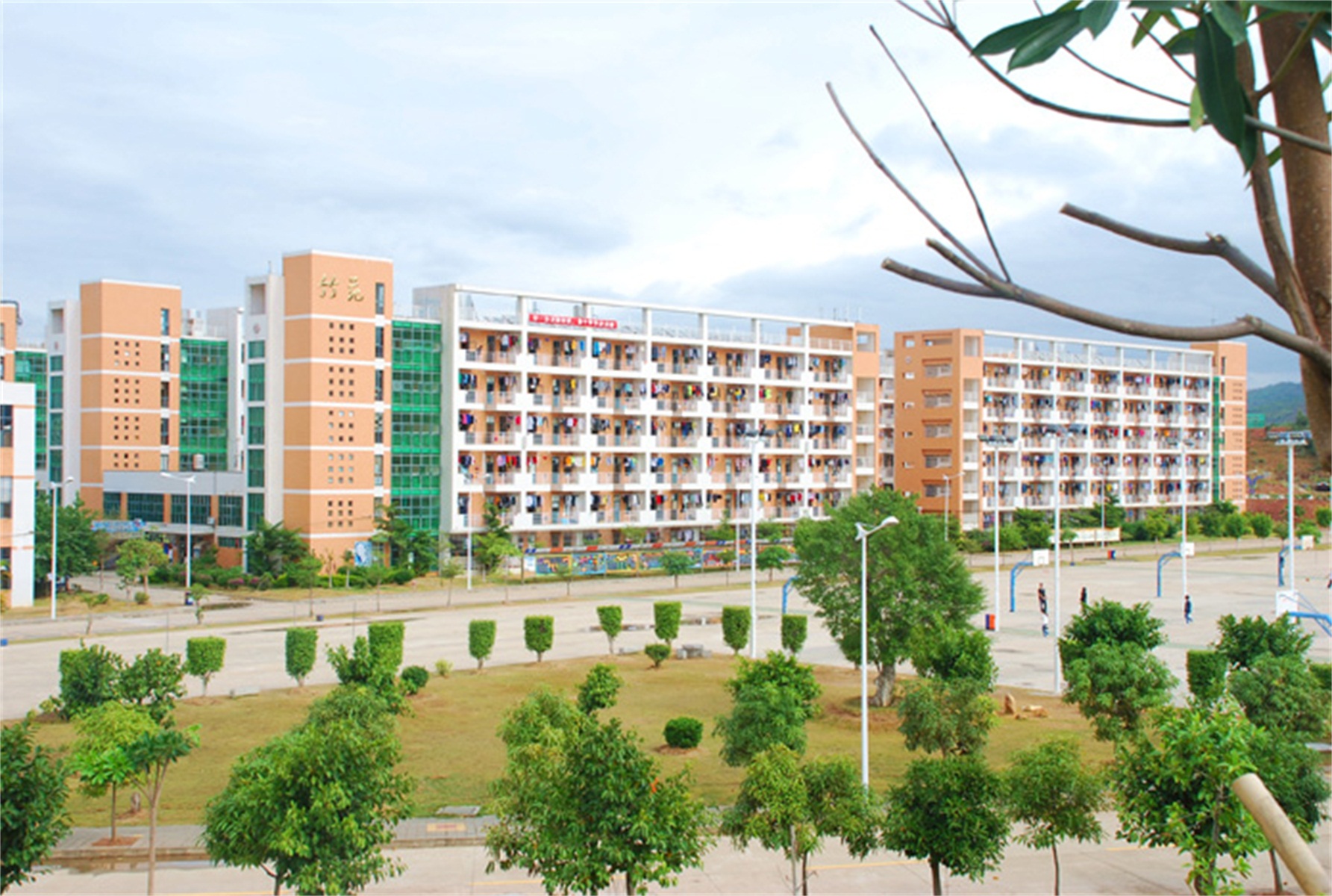  p data-id="gnrqxh1x4u">河源职业技术学院是经广东省人民政府批准