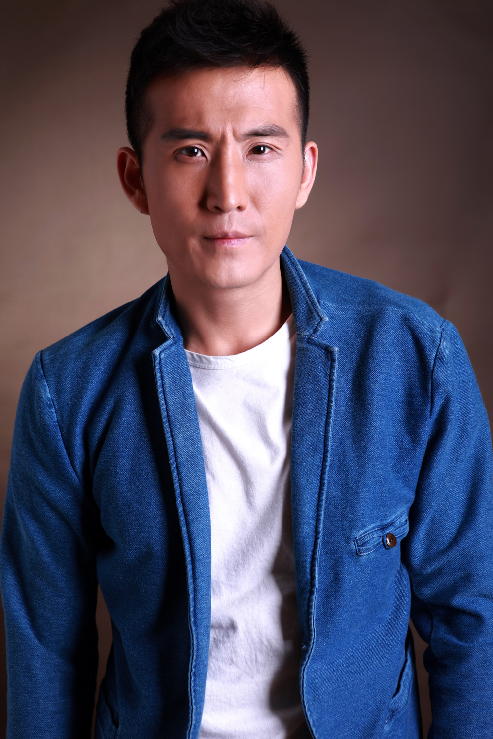  p>马赫,1981年4月17日出生于河南省商丘市,中国内地男演员,毕业于 a