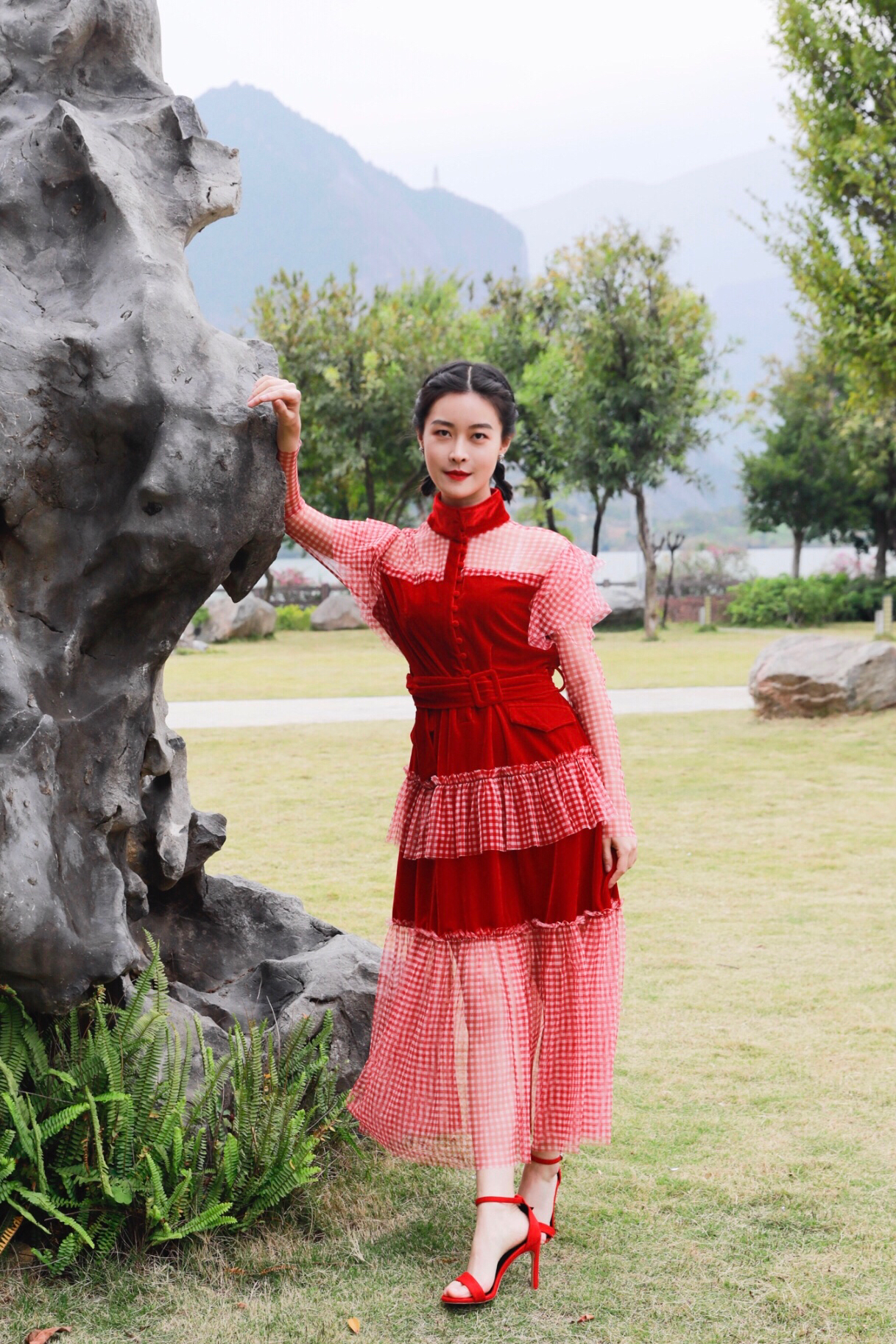  p>云兰,1993年11月25日生于四川省自贡市,中国内地女演员,毕业于盐城