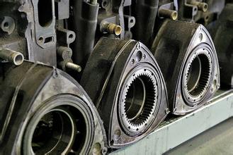 发动机(wankel engine,rotary engine)是由德国人菲加士·汪克尔