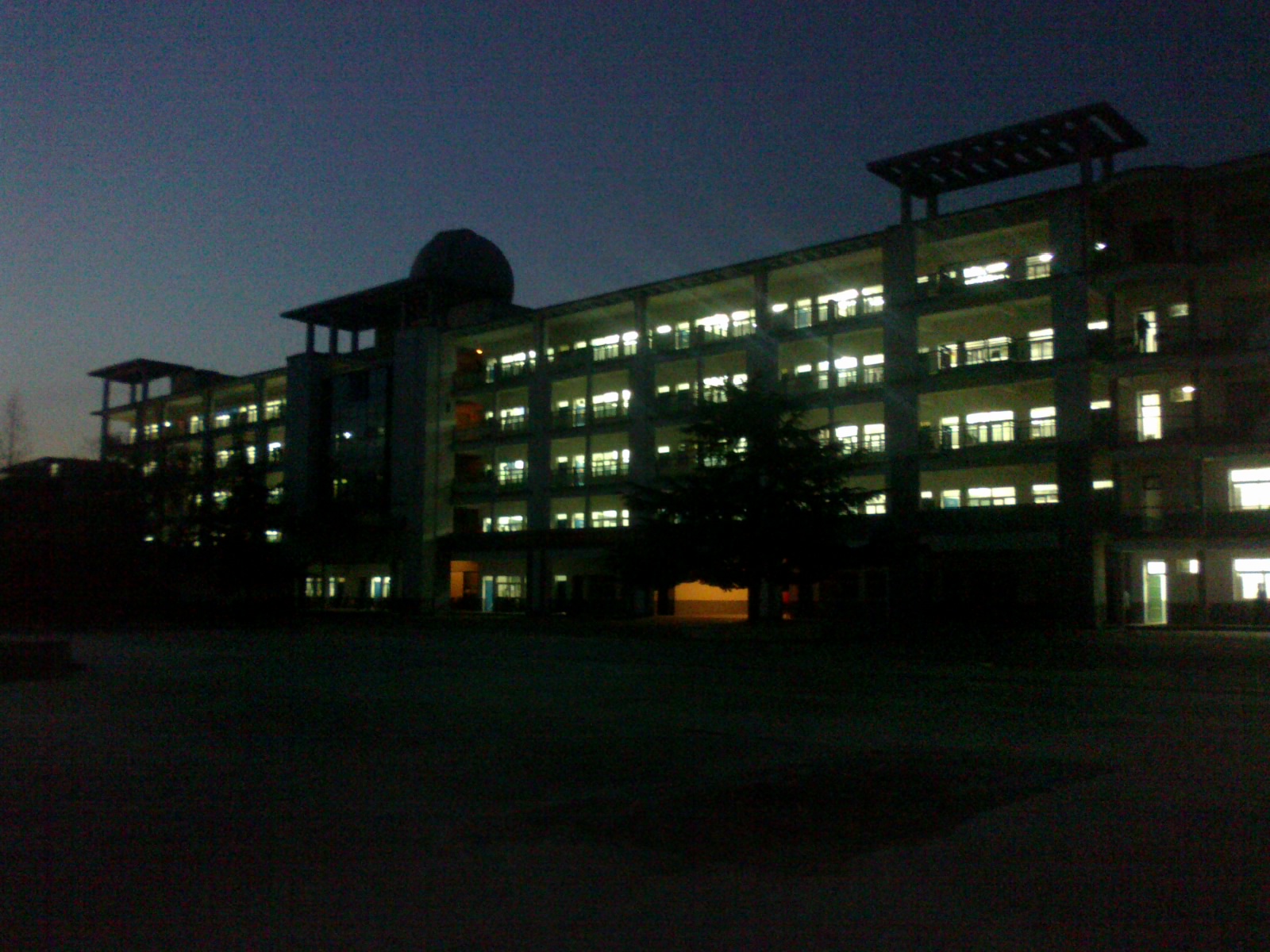  p>阜南实验中学,阜南县教师进修学校,一个学校,两个牌子.