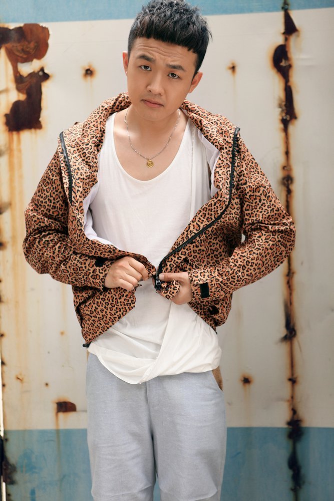  p>包贝尔,原名艾志超,1984年5月3日出生于黑龙江省哈尔滨市,中国内地