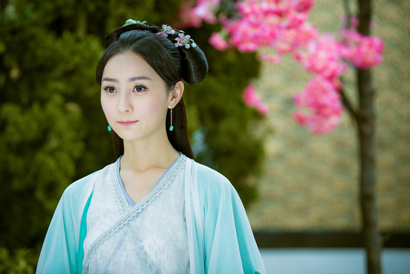 原名张娜,1990年6月22日出生于湖北省武汉市,中国内地女演员,毕业于 a