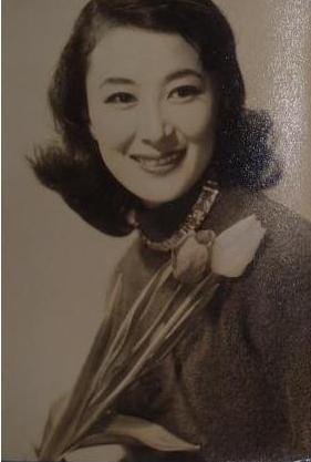  p>岸惠子,1932年8月11日出生于日本神奈川县横滨市.日本影视女演员.
