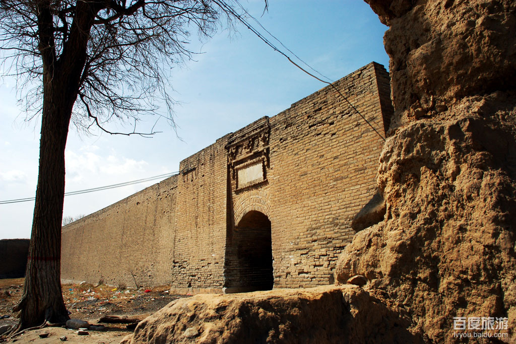 乡旧广武村,城墙根为石砌,上为砖砌,底宽5丈,高3丈8尺,整个古城分东