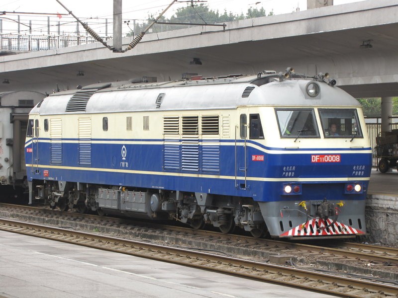 东风11型内燃机车