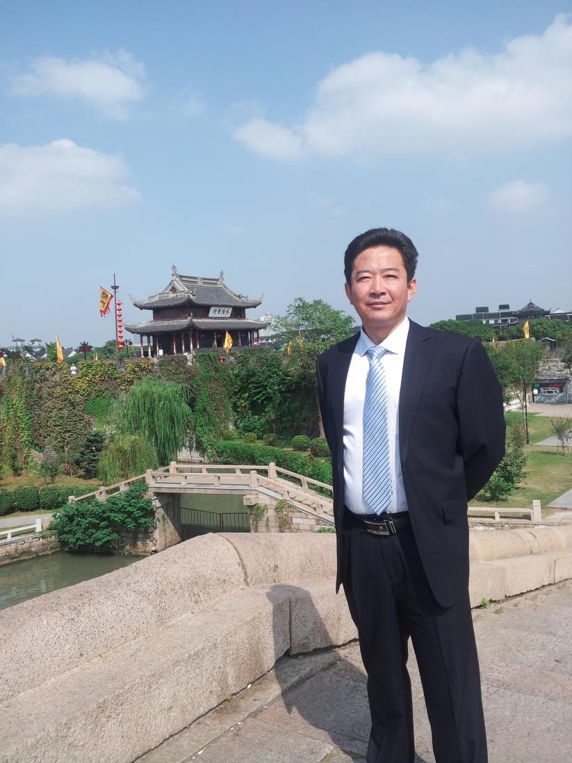  p data-id="gnb2iyb9xh">鲁文,男,汉族,本科