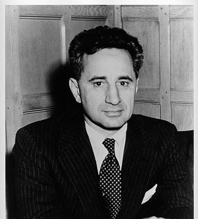 《青春梦里人 》是由 a target="_blank" href="/item/伊利亚·卡赞