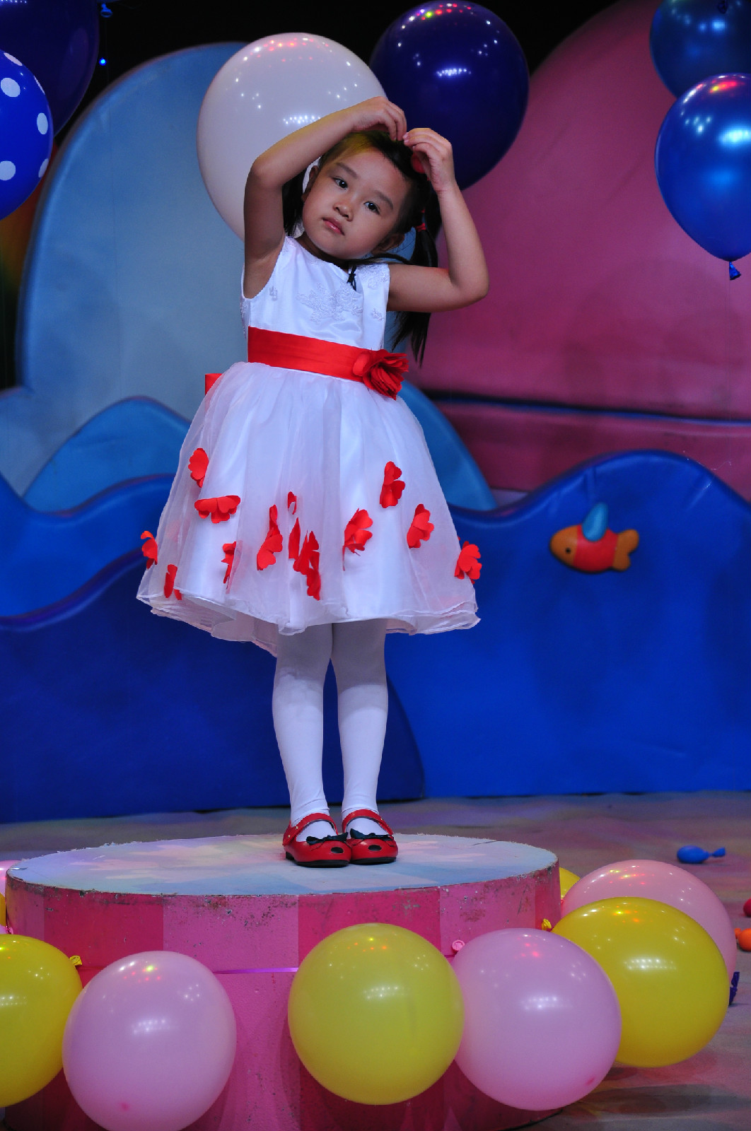  p data-id="gnwhxq4otl">李美妙,2011年7月12日出生,小歌手,小 a