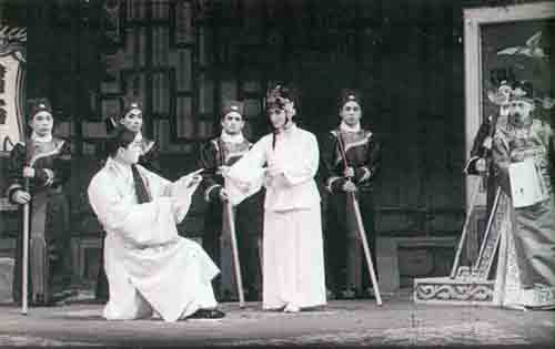  p>关啸彬,原名官金庭,湖北省孝感市孝南区杨店镇官家河人.