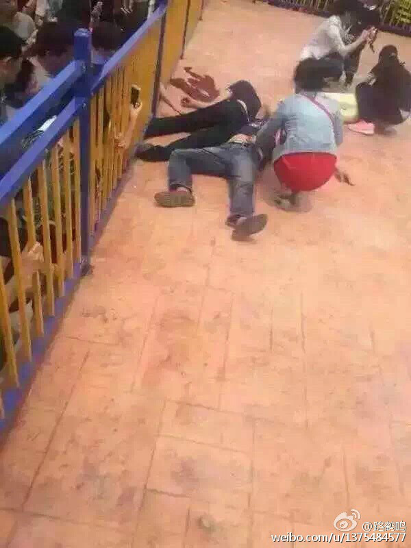 平阳县昆阳镇龙山公园游乐场狂呼项目发生意外事故,造成5人受伤,其中1