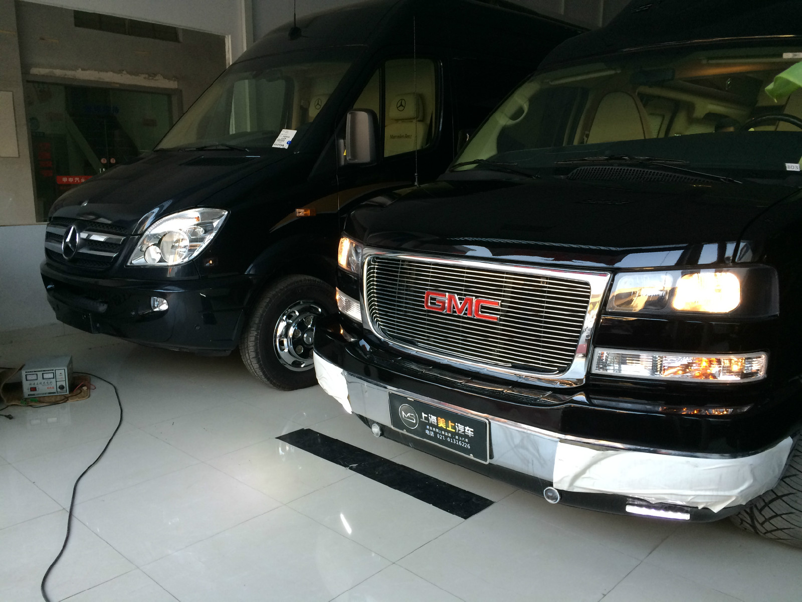 x0d
gmc"商务之星"的中门设计极为别致,为左右对开型,近14米的