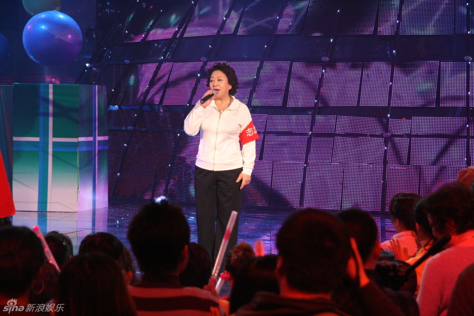  p>黑妮,原名林梓,2009年 a target="_blank" href="/item/星光大道/1