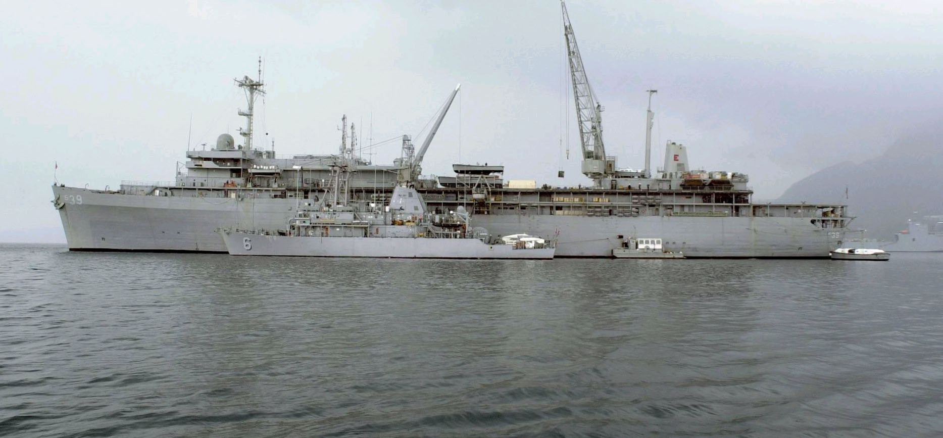 "埃默里·兰德"级潜艇维修供应舰