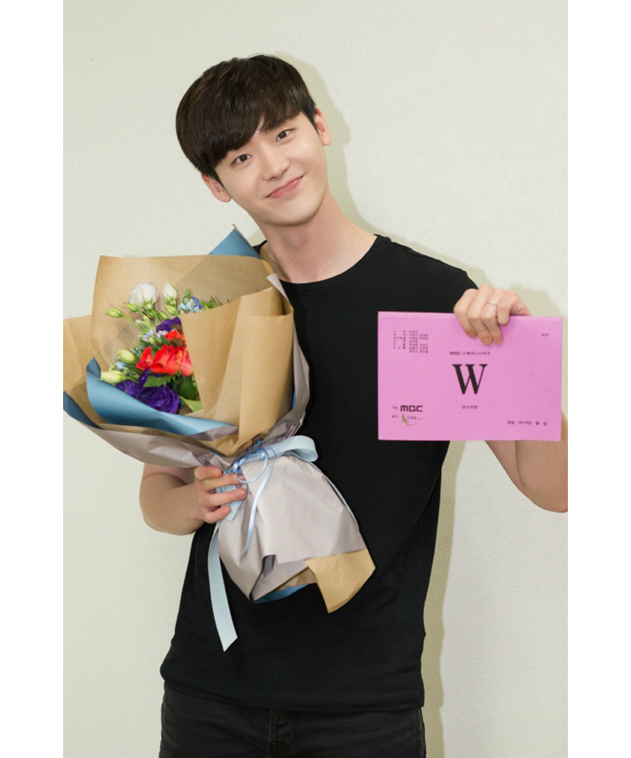  p>李钟硕 i>(         ,lee jong suk) /i>,1989年9月14日出生于京畿