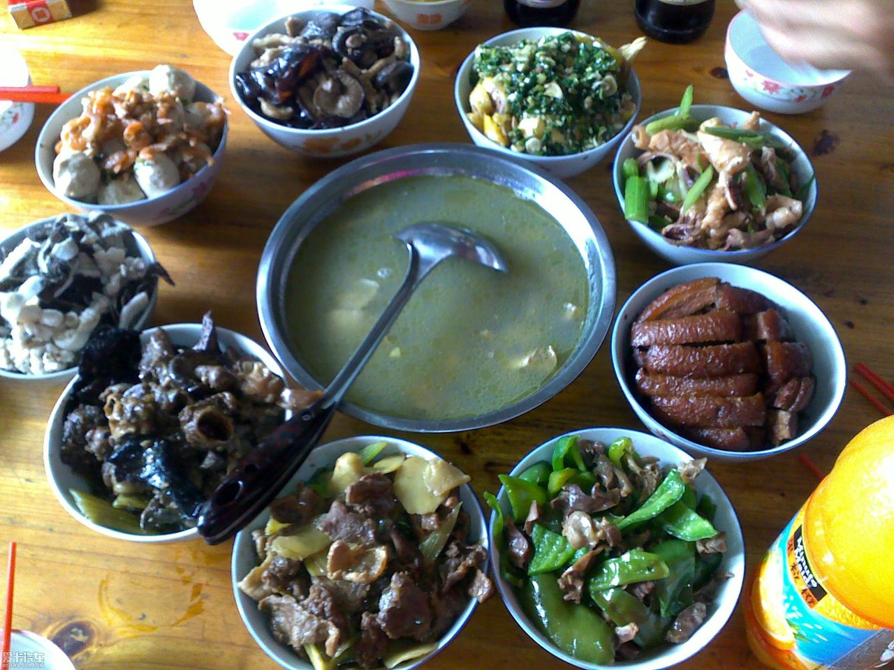  p data-id="gnwpuoqc63">"九大簋"是广东的春节客家传统宴席之一