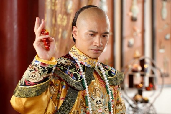  p>《宫锁心玉》,又名《宫》,是《宫》系列的第一部.
