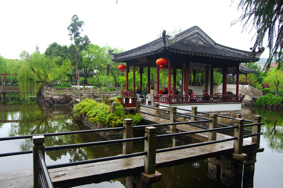  p>曾园是一处始建于清末的古典园林建筑.