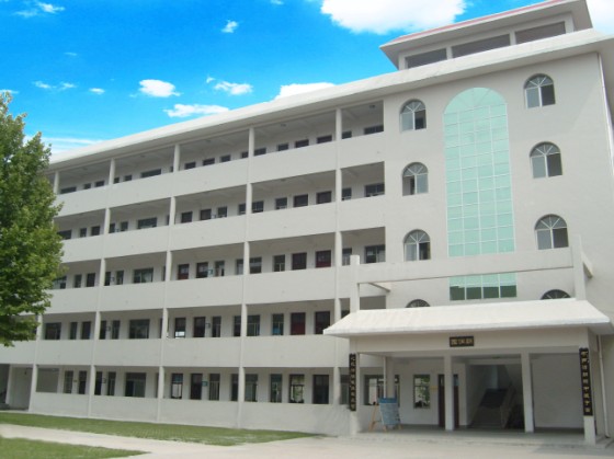  p>仙源学校位于湖北省仙桃市原江汉船厂旧址,成立于1998年6月,办学二