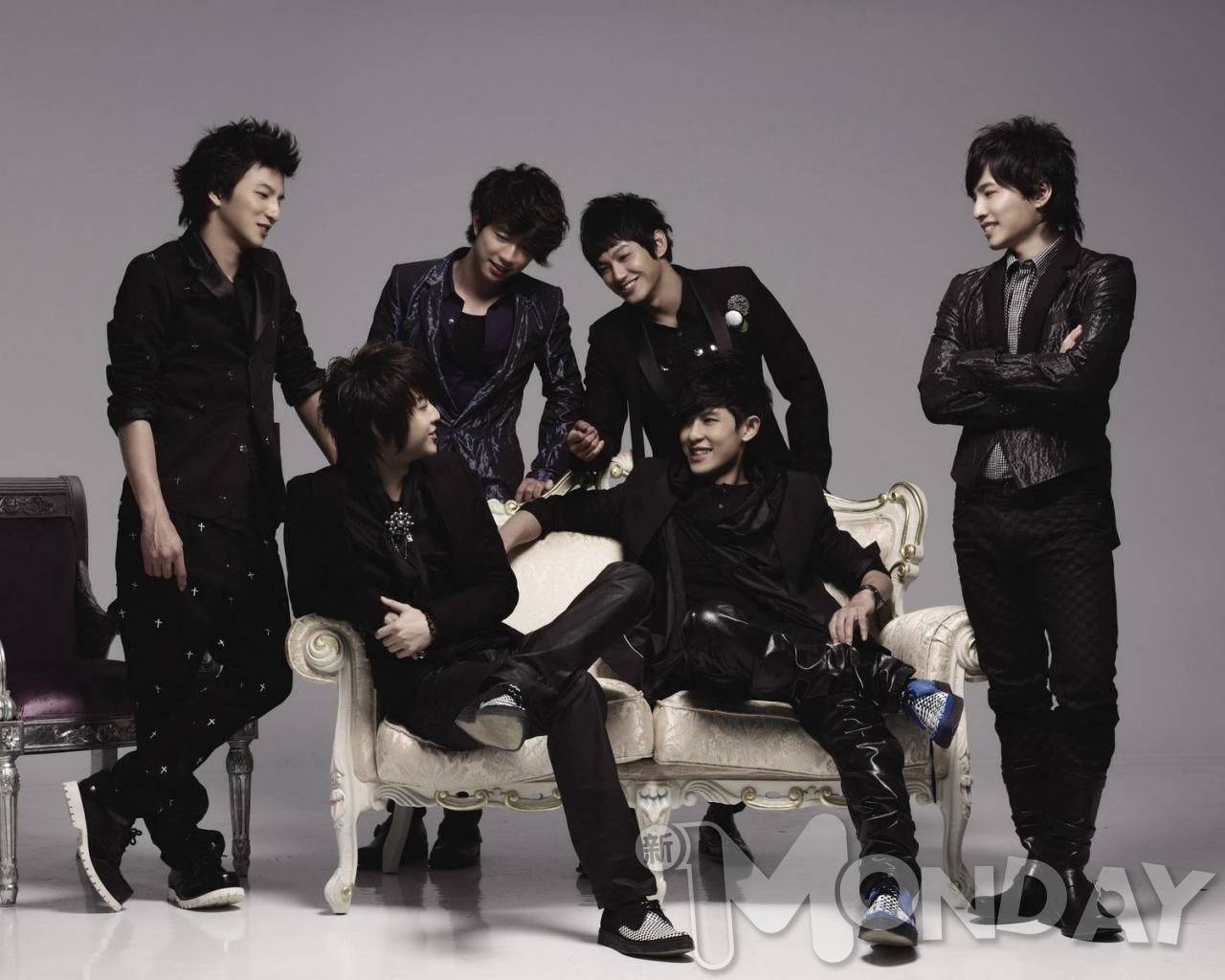 1985年10月15日出生,原名刘俊纬,艺名阿纬(a wei),台湾男艺人,前组合 