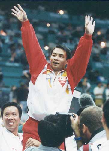  p>团三周全称团身后空翻三周.