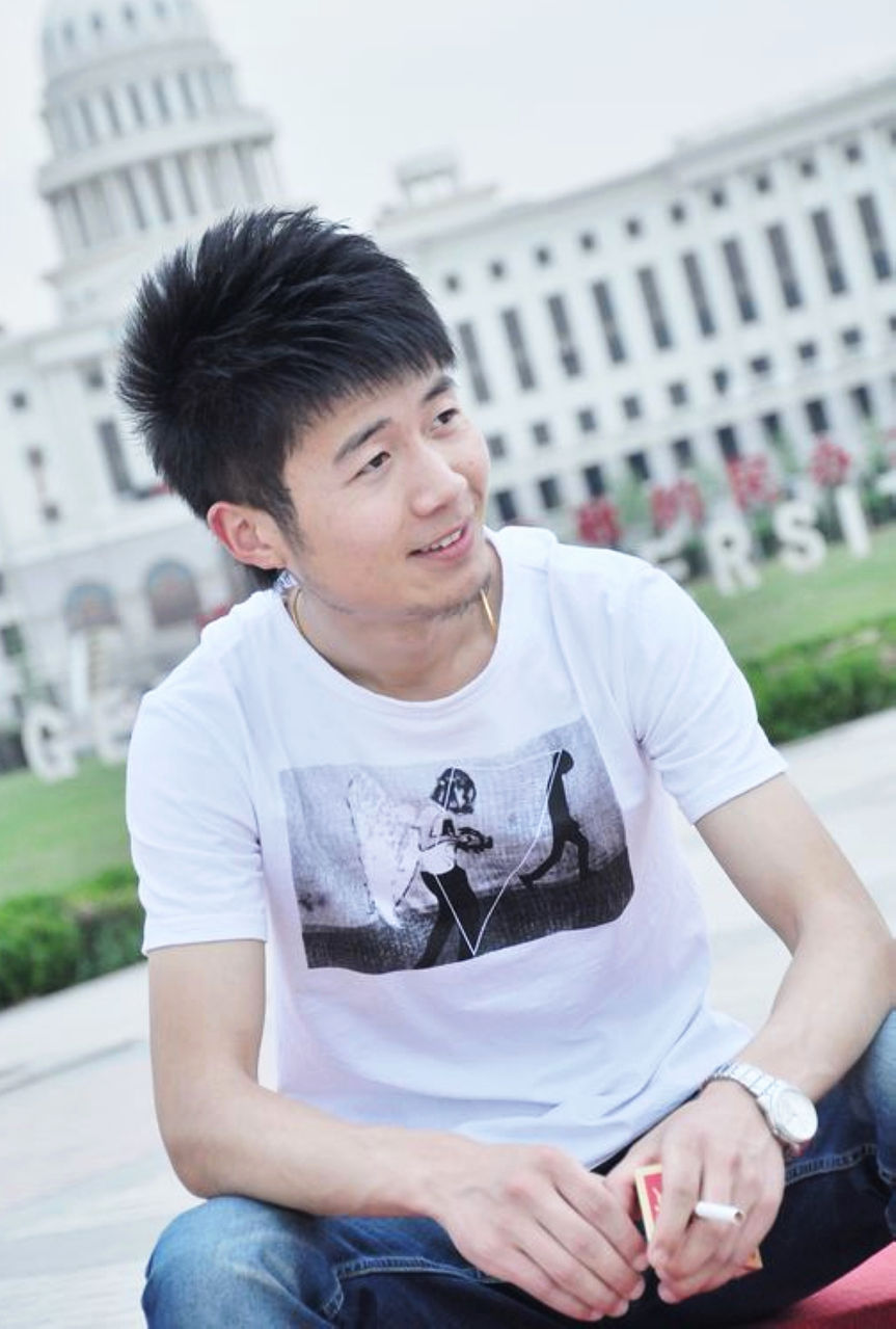  p>《微博故事汇》是一部由新锐青年导演:麦田执导的爆笑情景喜剧.