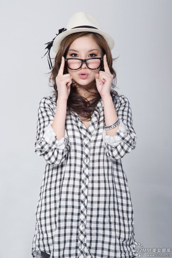  p>史林子,1987年04月19日出生,贵州贵阳人,中国娱乐主播,演员.