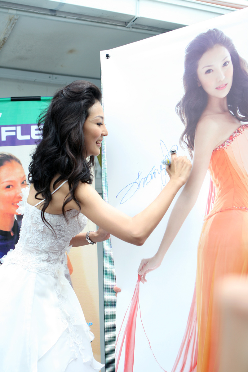  p>童冰玉(chris tong),6月14日出生于马来西亚,影视演员,主持人,歌手