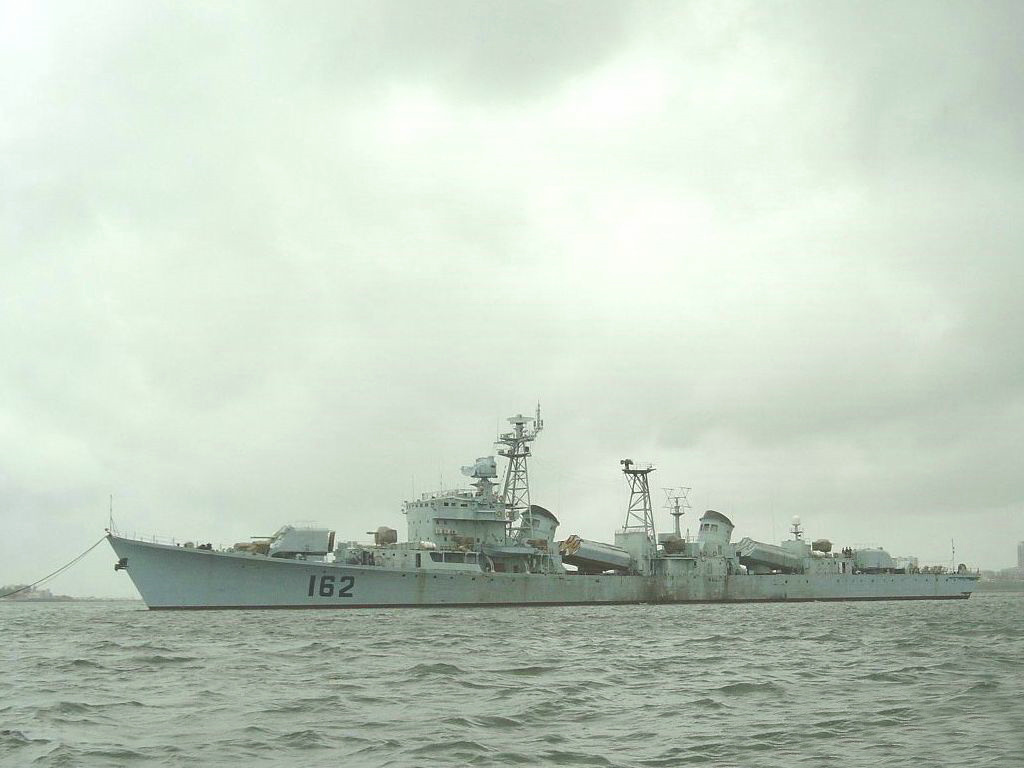 162南宁号导弹驱逐舰