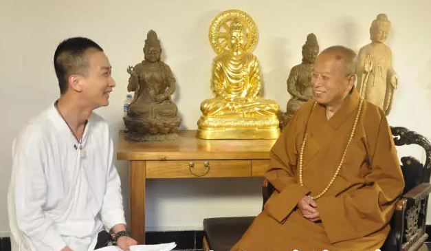  p>于雷,国学讲师,禅乐歌者,曼殊一叶创始人,国学佛学新媒体传播者.