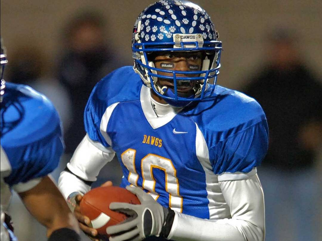 target="_blank" href="/item/冲绳">冲绳 /a>,美国职业橄榄球运动员