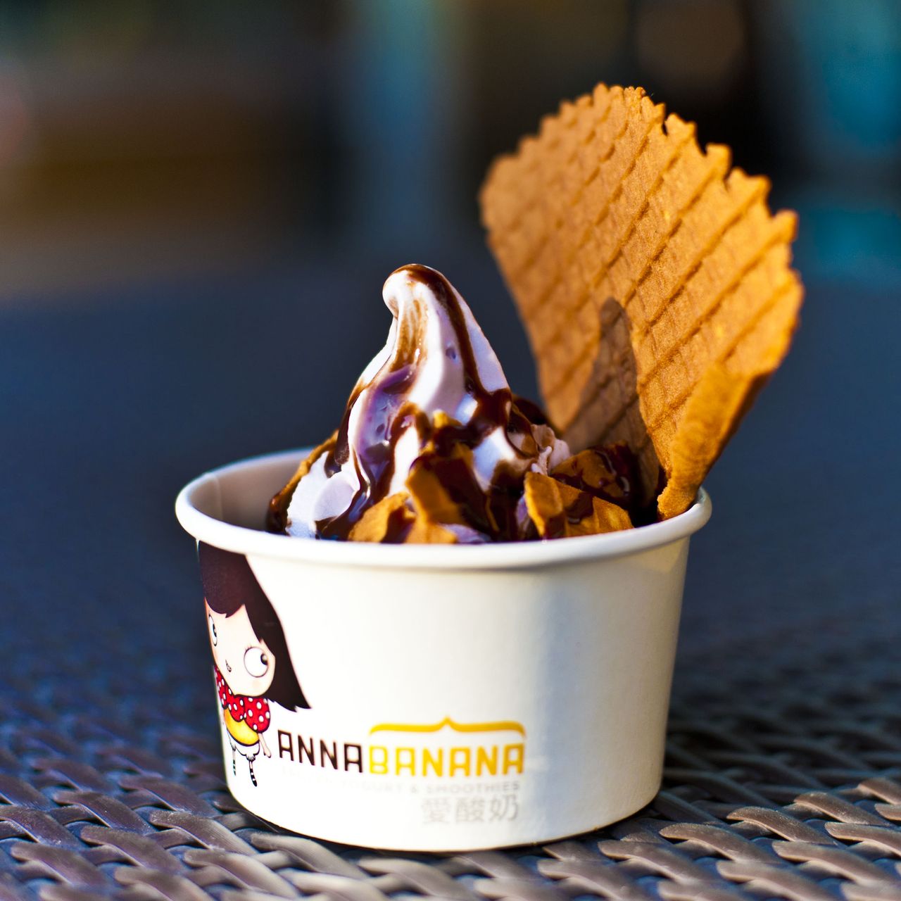 banana爱酸奶">annabanana爱酸奶 /a>是个可以自己diy的酸奶冰淇淋店