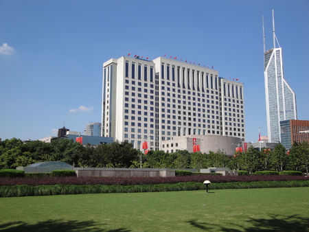上海市人民政府关于加强本市户外广告设施管理的通告