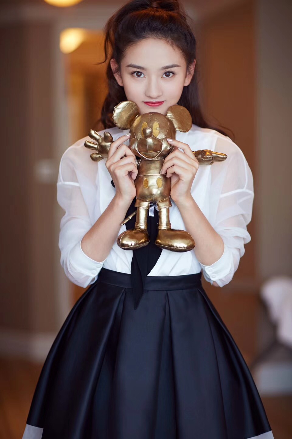  p>宋祖儿,原名孙凡清,1998年5月23日出生于天津市,中国内地影视女