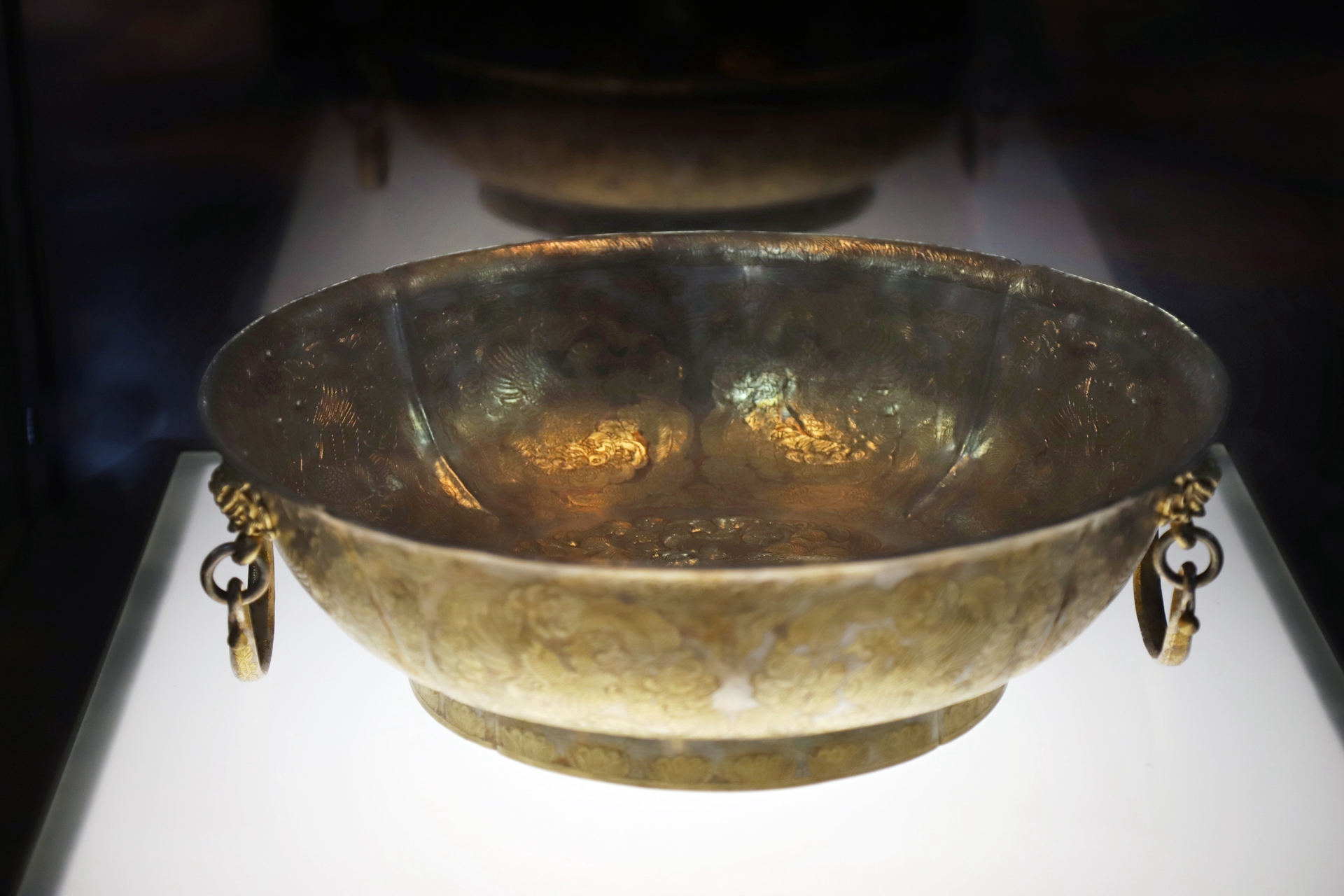 鎏金双鸳团花大银盆