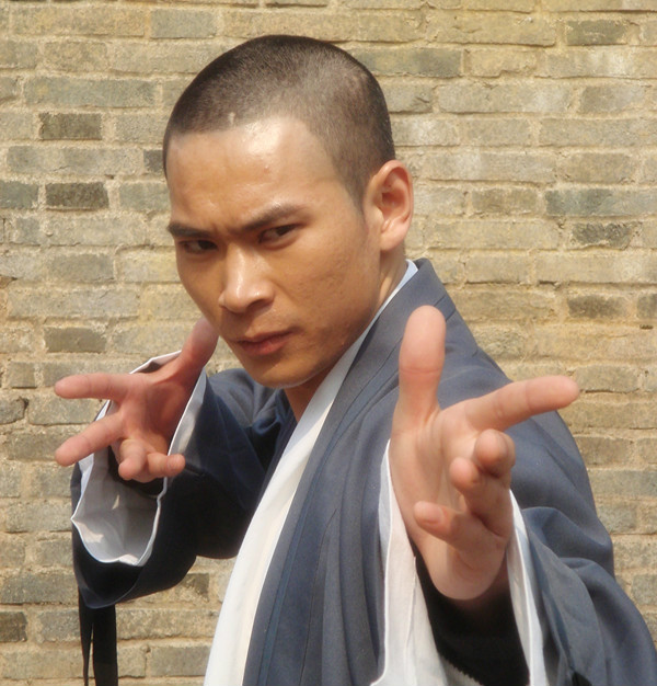  p>李炳渊,原名李渊,出生于 a target="_blank" href="/item/山东省