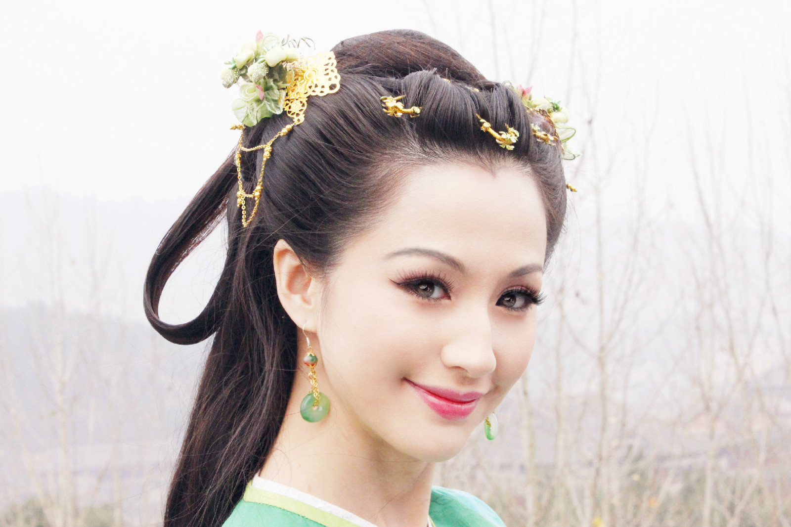  p>蓝心妍,原名蓝燕,出生于上海市,后移居中国香港,华语女演员.