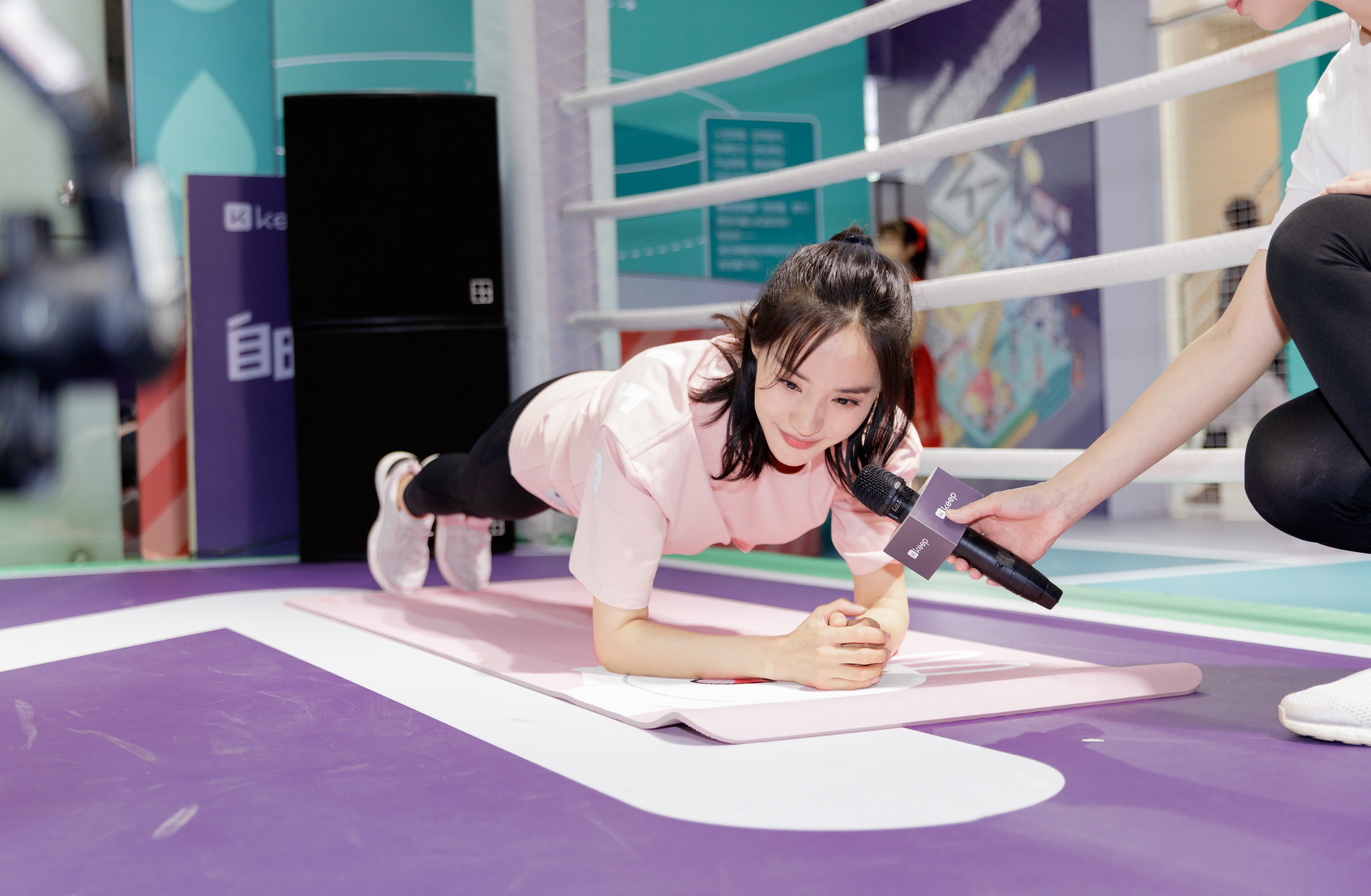  p>王智(原名王紫瑄),1982年7月29日出生于辽宁省鞍山市,中国内地女