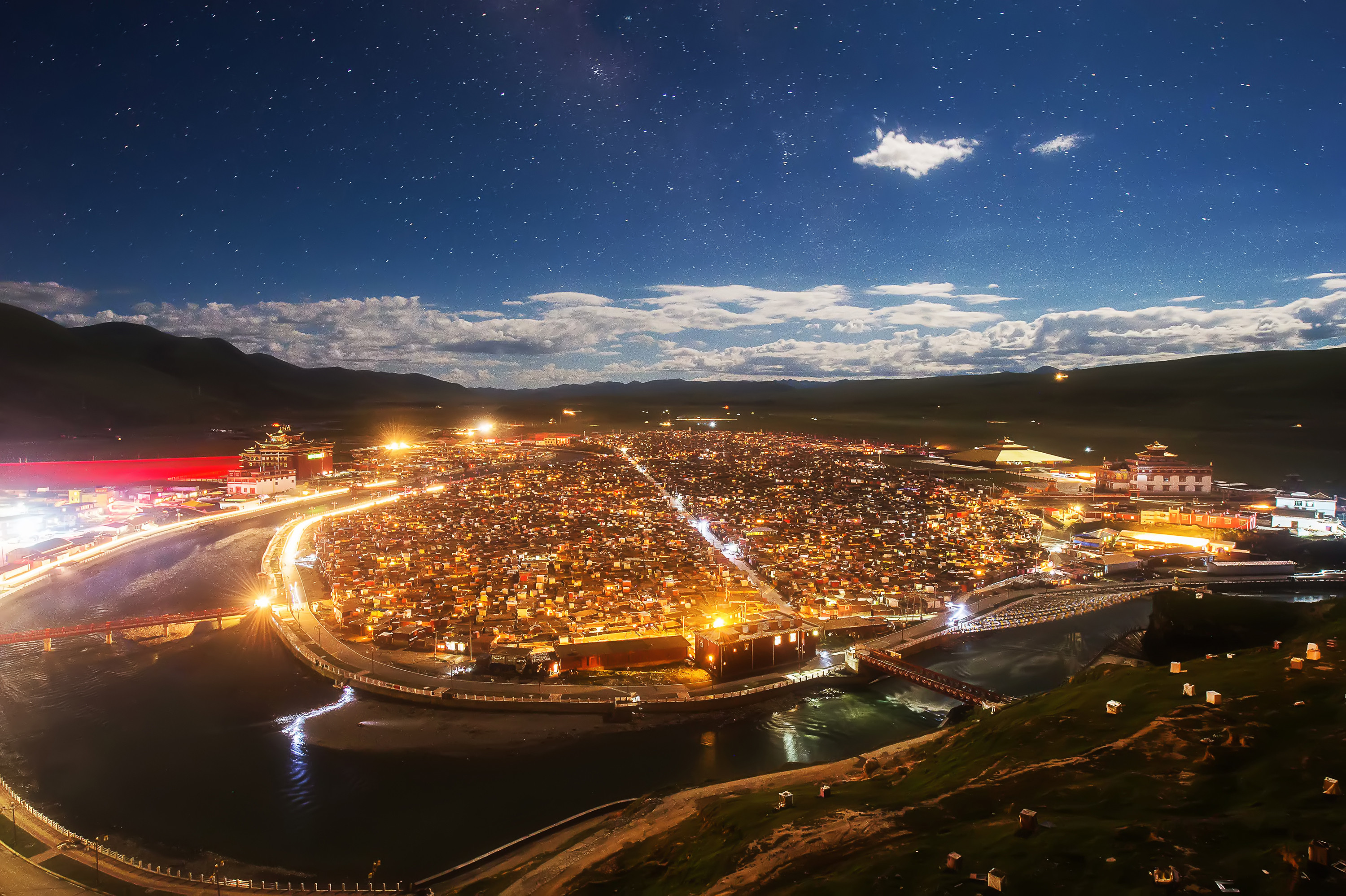  p data-id="gnbrsmdk67">亚青寺,位于四川省甘孜藏族自治州白玉县阿