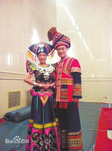  p> b>壮族 /b>(壮文: b> i>bouxcuengh  /i> /b> b>, /b>英文: b> i>