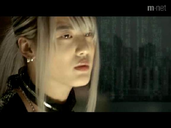  p data-id="gnwjoy2632">《triangle》是一首歌曲,演唱者是东方神起.