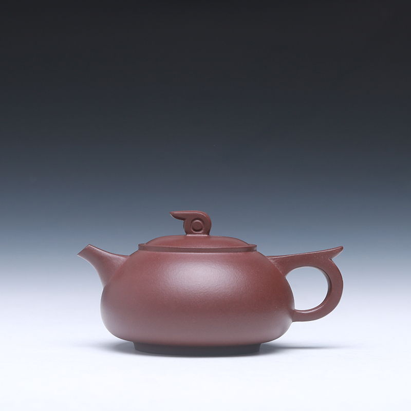  p>孙永才,1984年生于陶都宜兴,中国工艺美术学会会员,中国紫砂协会